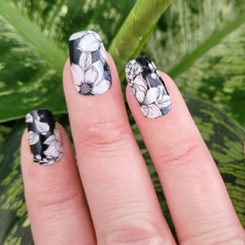 Image of Pleasantville Floral Nail Wraps