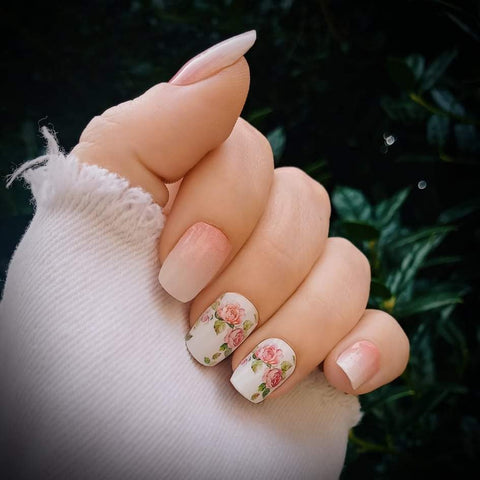Image of Neutral Roses Nail Wraps