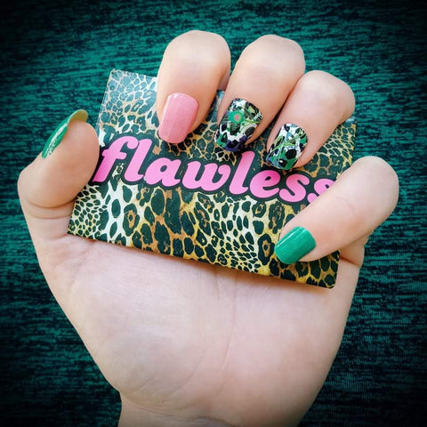 Image of Hidden Feathers Nail Wraps